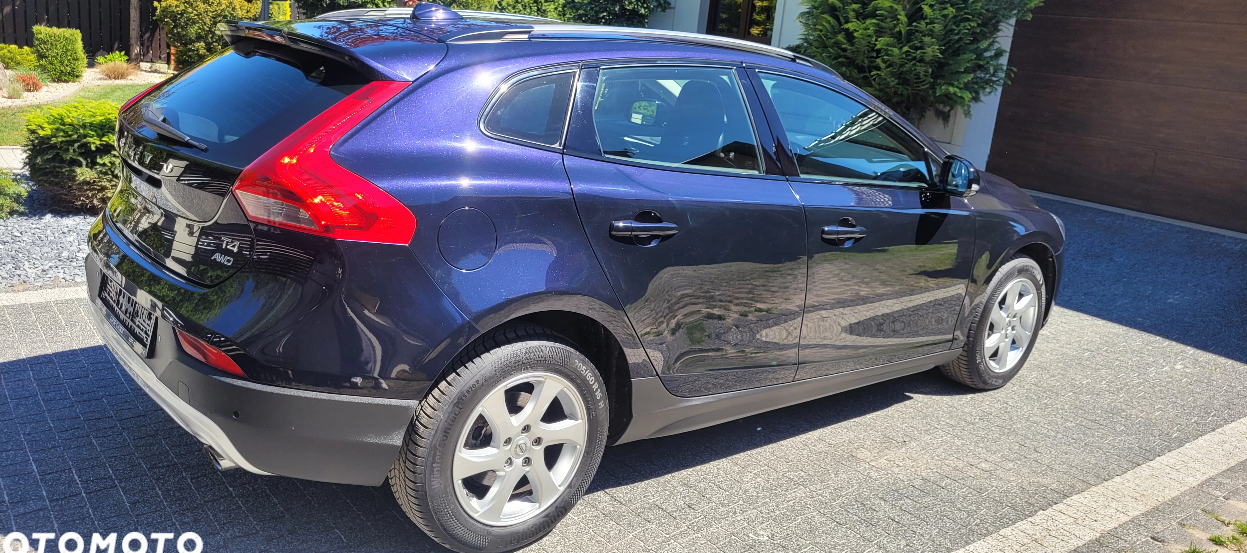 Volvo V40 cena 64900 przebieg: 109000, rok produkcji 2016 z Garwolin małe 211